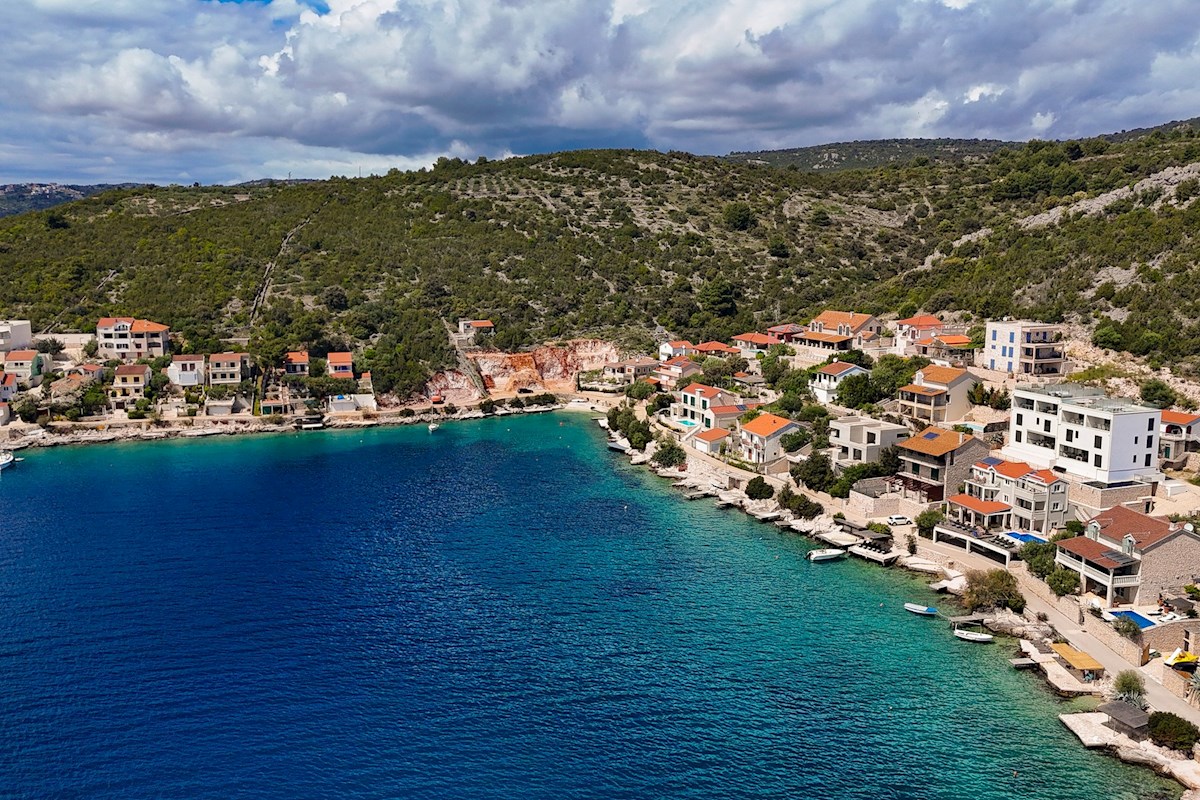 Apartmajska hiša, 1. vrsta do morja, Vinišće