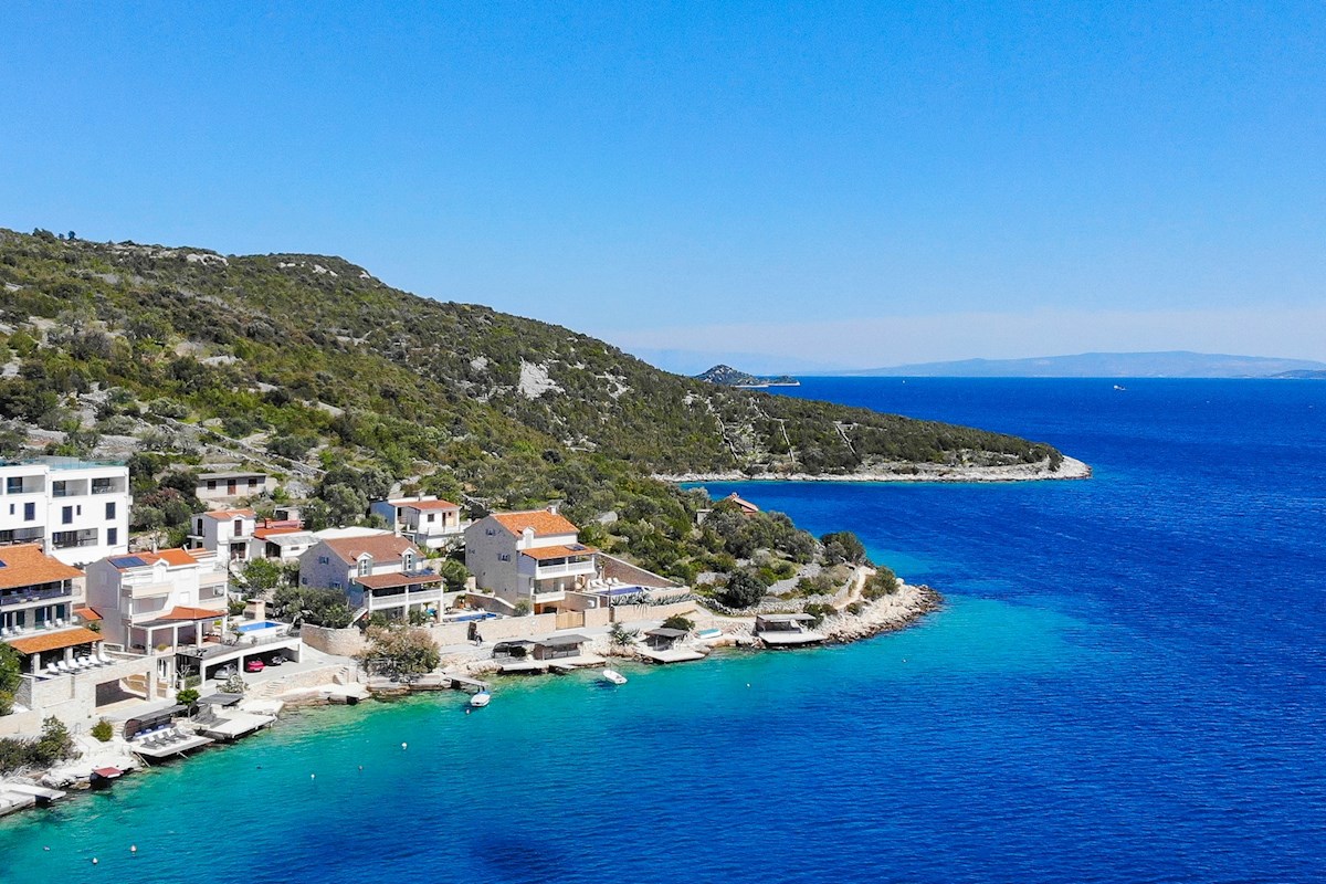 Apartmajska hiša, 1. vrsta do morja, Vinišće