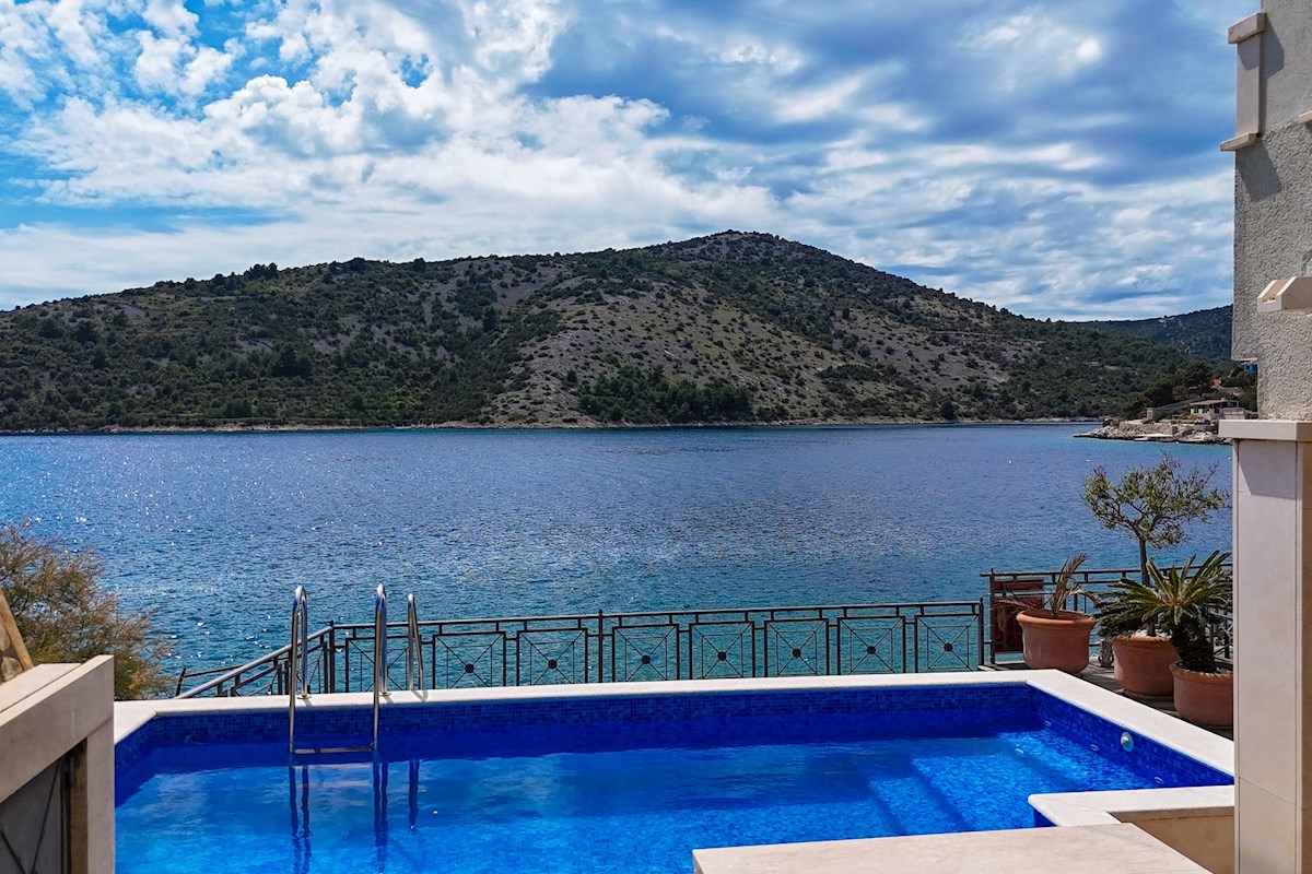 Apartmajska hiša, 1. vrsta do morja, Vinišće