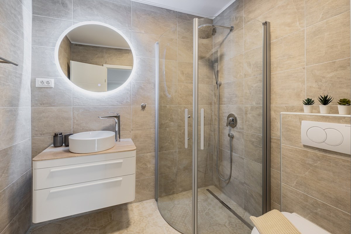 Apartmajska hiša, 1. vrsta do morja, Vinišće