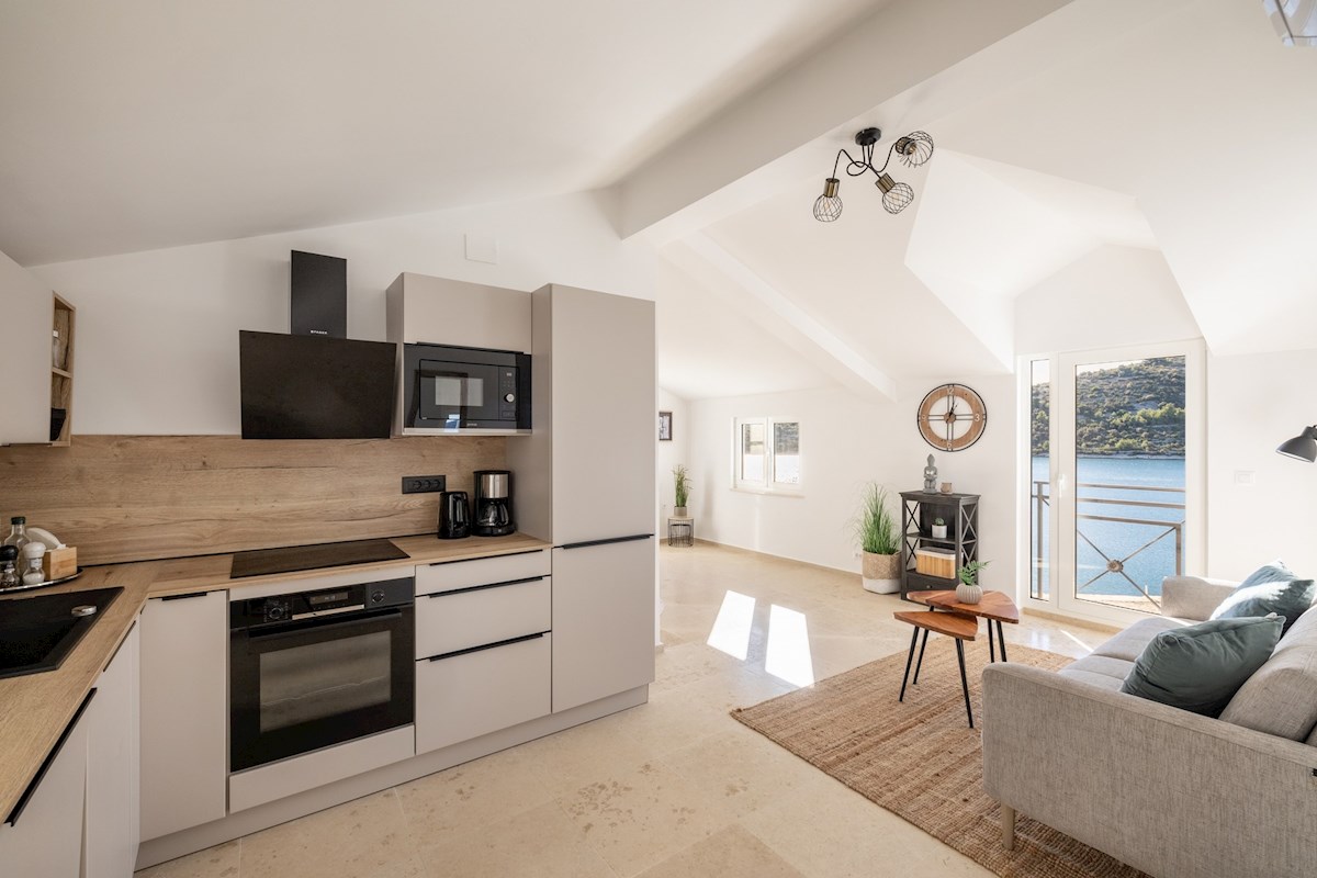 Apartmajska hiša, 1. vrsta do morja, Vinišće