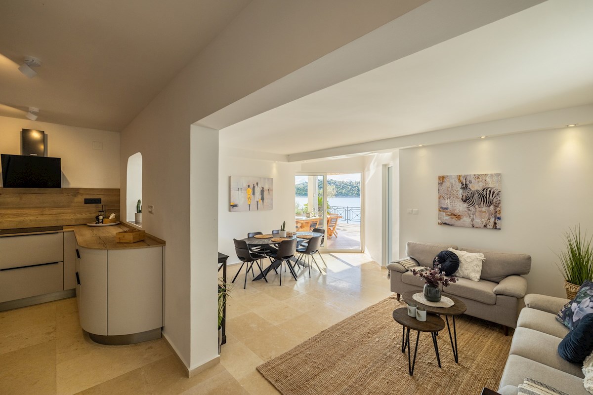 Apartmajska hiša, 1. vrsta do morja, Vinišće