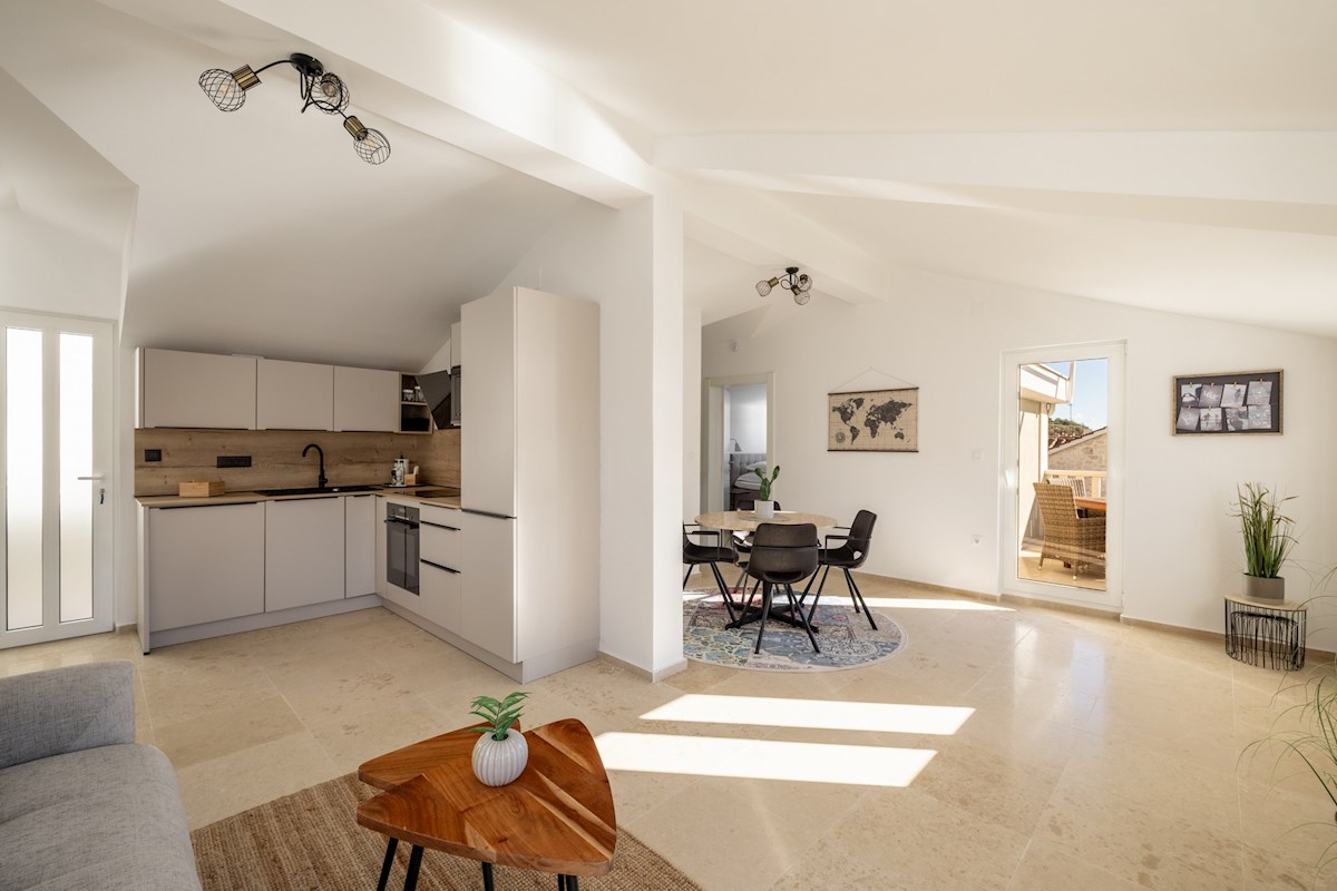 Apartmajska hiša, 1. vrsta do morja, Vinišće