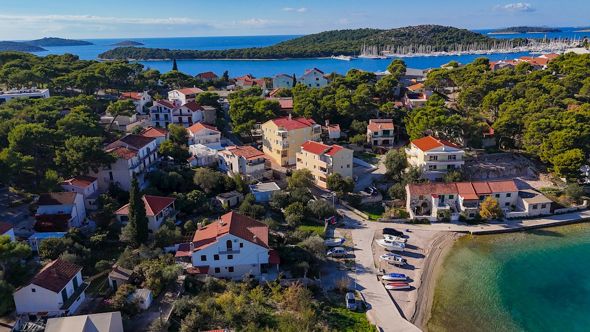 Apartmajska hiša, Rogoznica