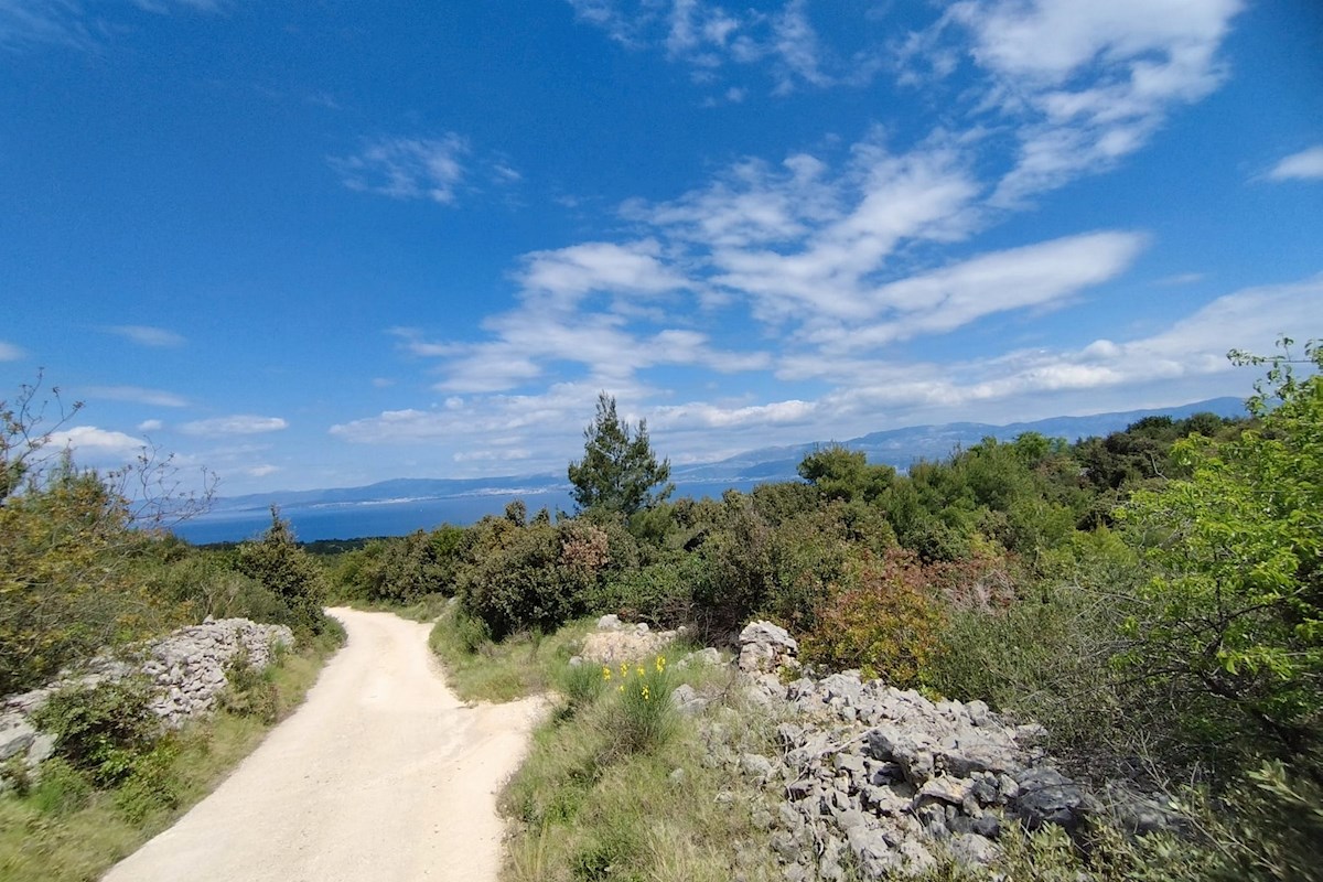Brač, zemljišče 35.000 m2 s pogledom na morje