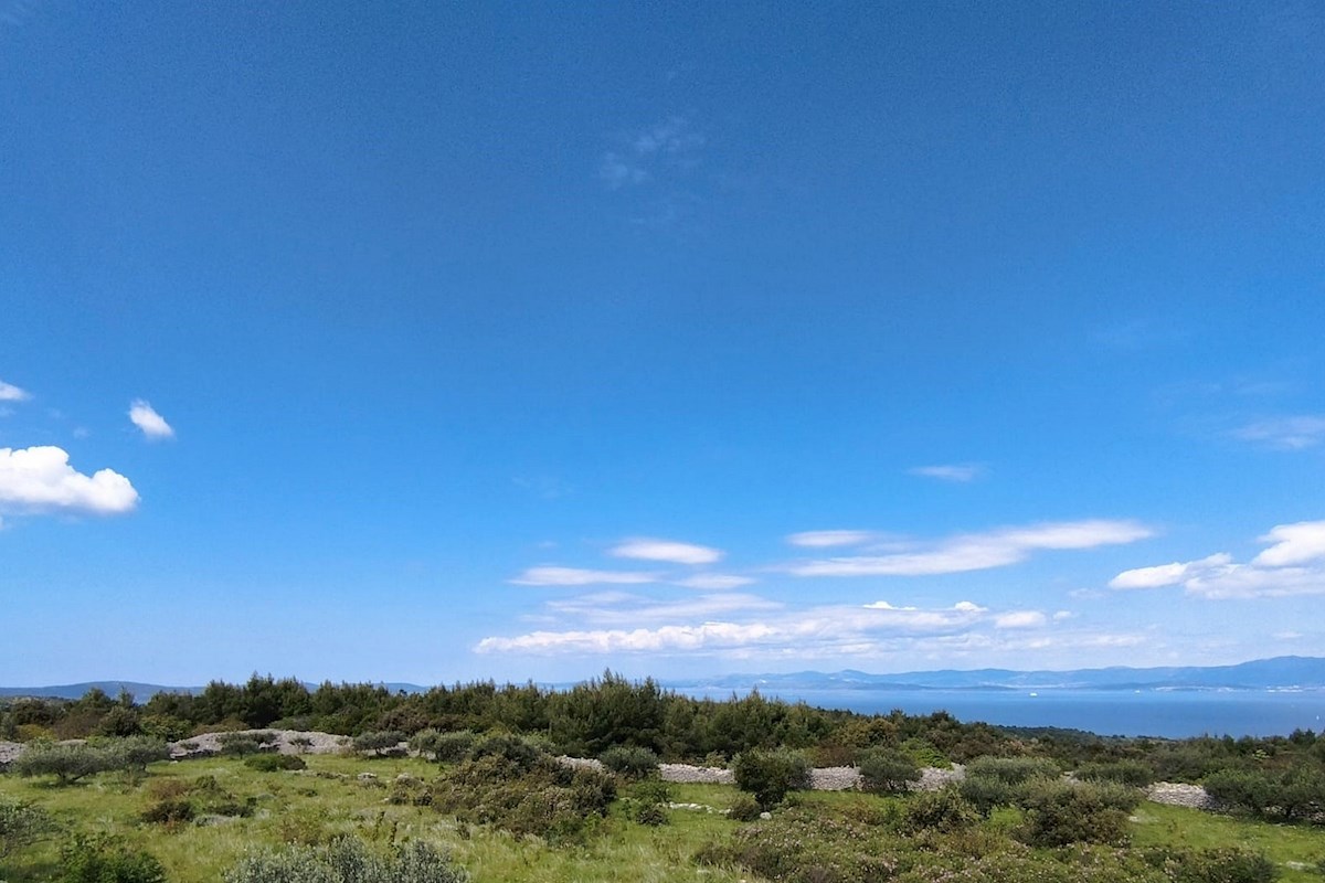 Brač, zemljišče 35.000 m2 s pogledom na morje