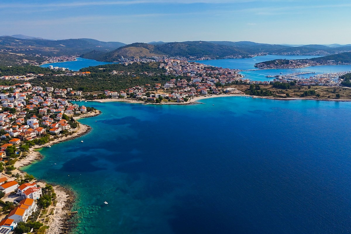 Gradbeno zemljišče ob morju v Rogoznici