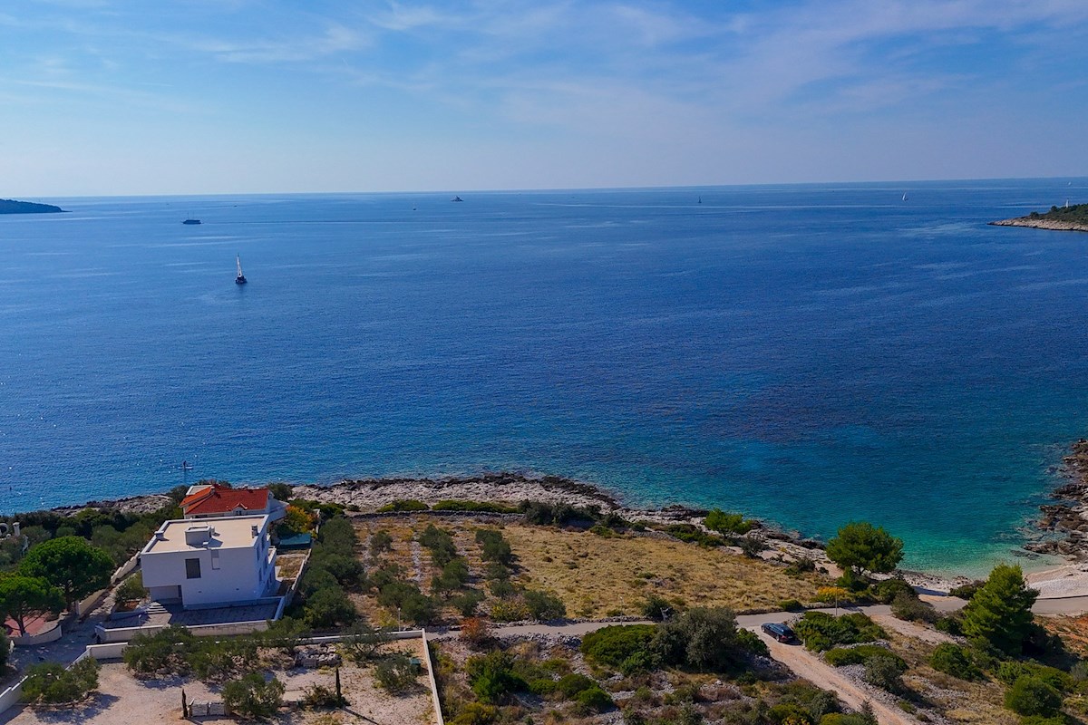 Gradbeno zemljišče ob morju v Rogoznici