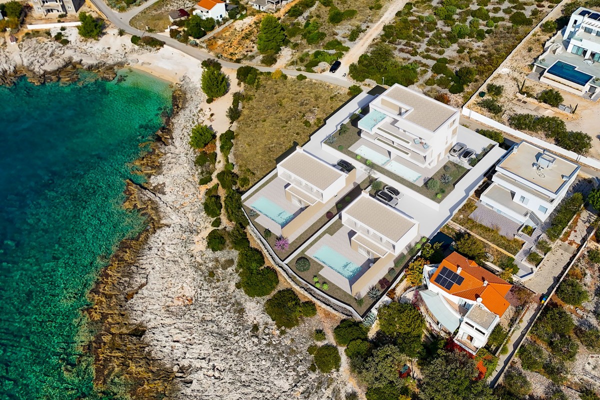 Gradbeno zemljišče ob morju v Rogoznici