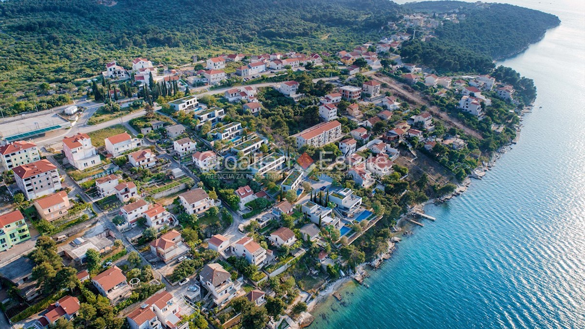 Otok Čiovo - Luksuzna vila z ogrevanim bazenom, druga vrsta do morja