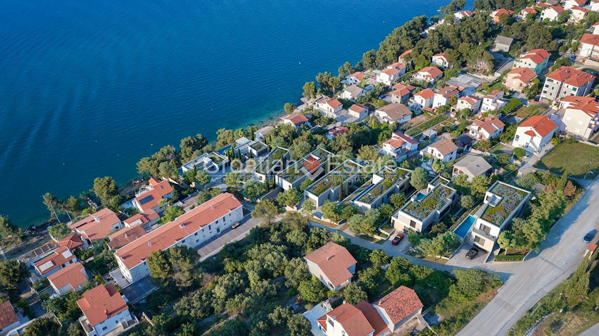 Otok Čiovo - Luksuzna vila z ogrevanim bazenom, druga vrsta do morja