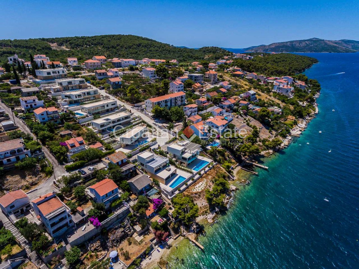 Otok Čiovo - Luksuzna vila z bazenom ob morju