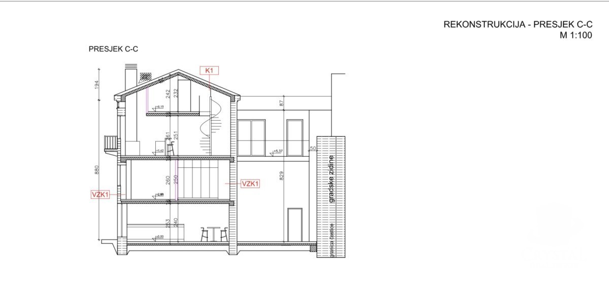 Izjemna redkost v Novigradu – hiša s tremi stanovanjskimi enotami in pogledom na morje