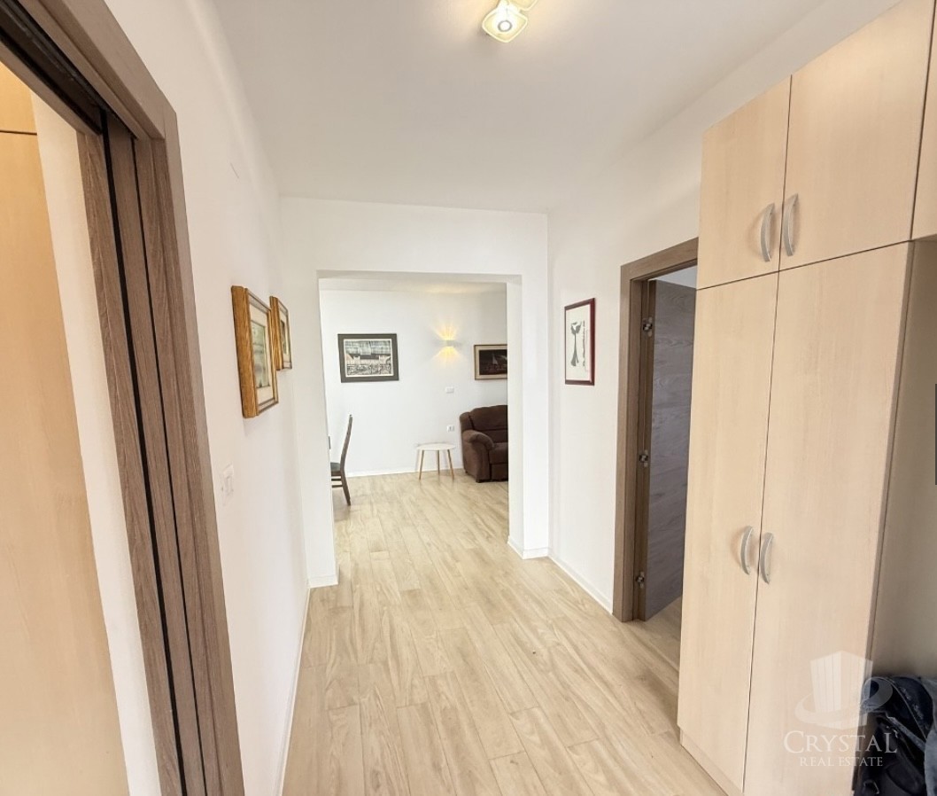 Hiša v središču Novigrada s 3 stanovanji in vrtom