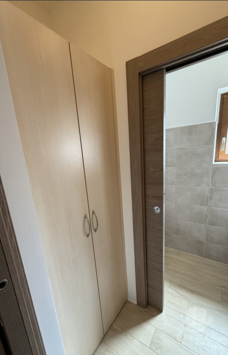 Hiša v središču Novigrada s 3 stanovanji in vrtom
