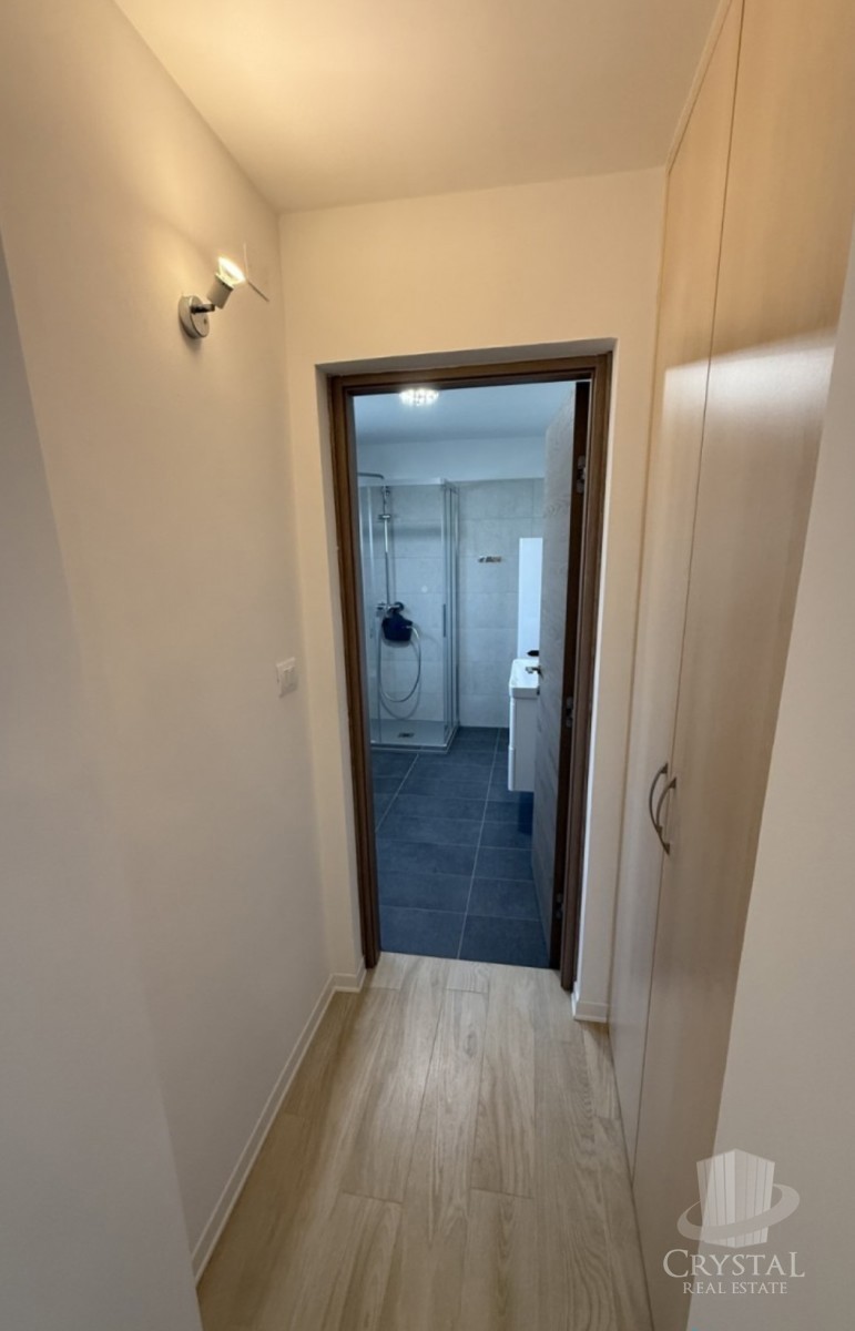 Hiša v središču Novigrada s 3 stanovanji in vrtom