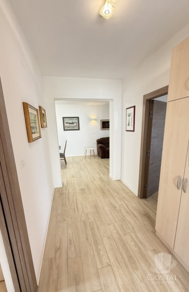 Hiša v središču Novigrada s 3 stanovanji in vrtom