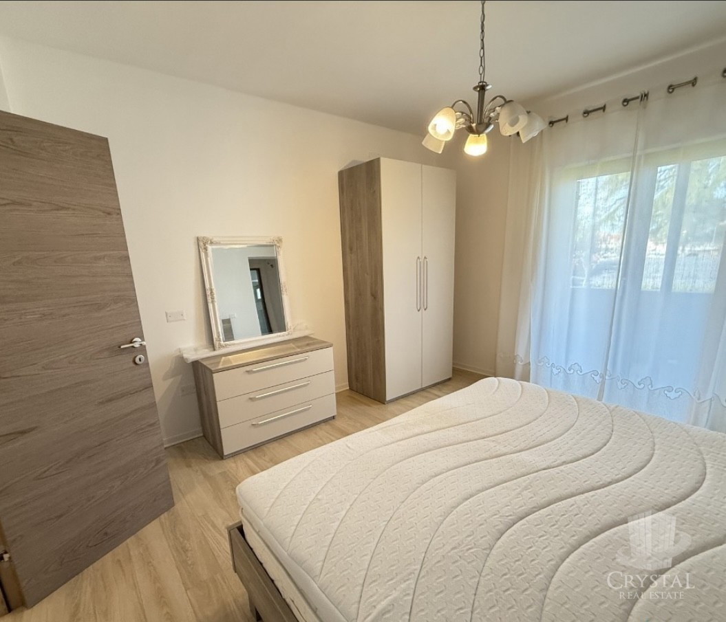 Hiša v središču Novigrada s 3 stanovanji in vrtom