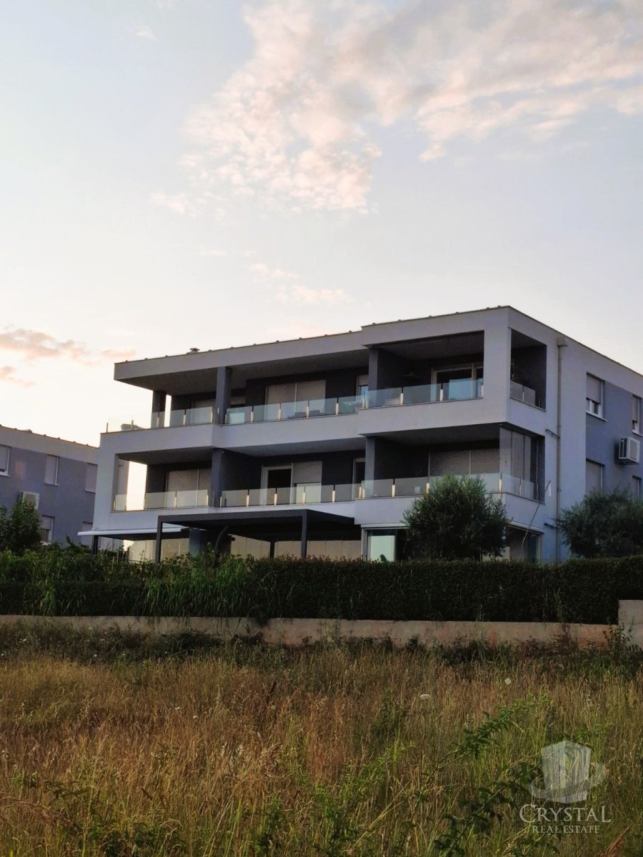 Apartma v Novigradu s pogledom na morje in naravo