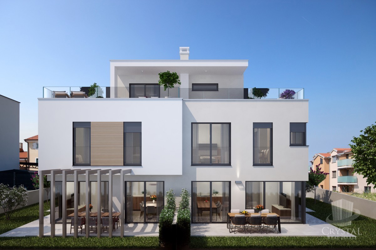 LUKSUZEN APARTMA NA 1. NADSTROPJU V OKOLICI UMAGA, 300 M OD MORA