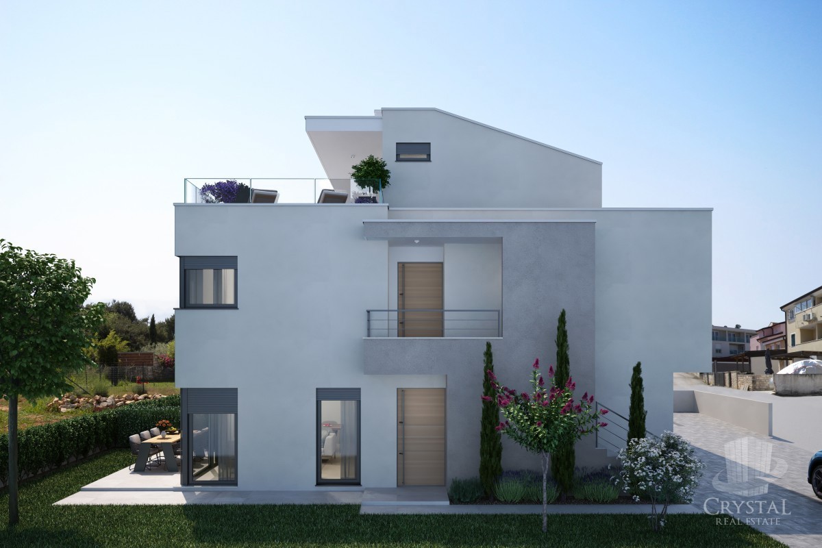 LUKSUZEN APARTMA NA 1. NADSTROPJU V OKOLICI UMAGA, 300 M OD MORA