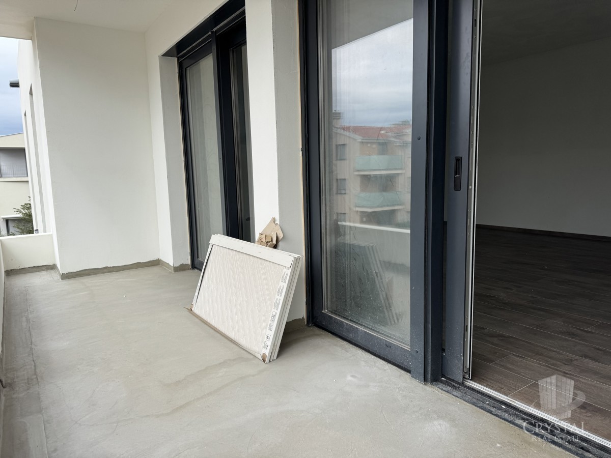 LUKSUZEN APARTMA NA 1. NADSTROPJU V OKOLICI UMAGA, 300 M OD MORA