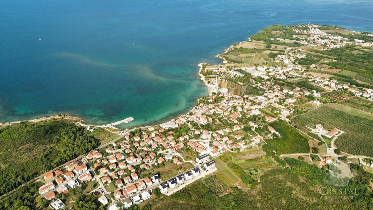 LUKSUZEN APARTMA NA 1. NADSTROPJU V OKOLICI UMAGA, 300 M OD MORA