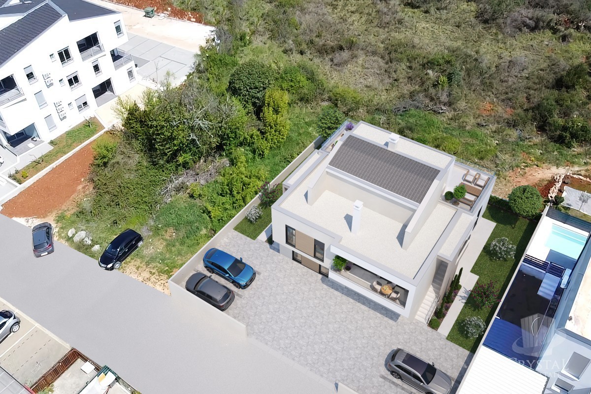 LUKSUZEN APARTMA NA 1. NADSTROPJU V OKOLICI UMAGA, 300 M OD MORA