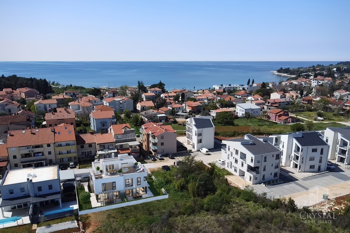 LUKSUZEN APARTMA NA 1. NADSTROPJU V OKOLICI UMAGA, 300 M OD MORA