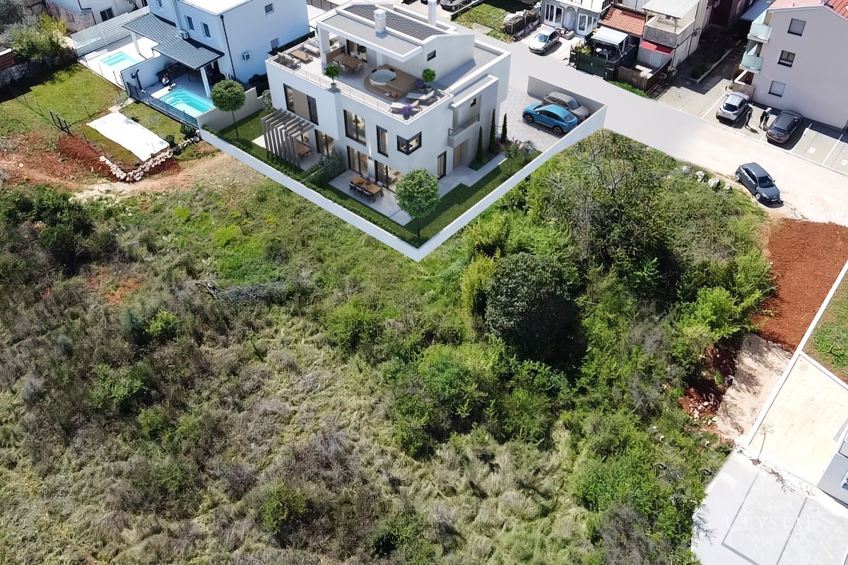 LUKSUZEN APARTMA NA 1. NADSTROPJU V OKOLICI UMAGA, 300 M OD MORA