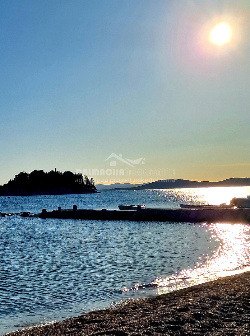 Biograd n/m, Pakoštane: Gradbeno zemljišče z gradbenim dovoljenjem*