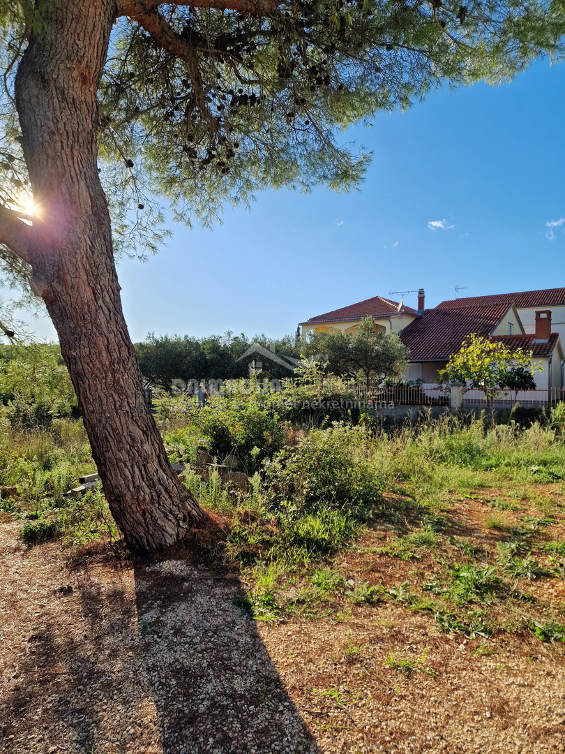 Biograd n/m, Pakoštane: Gradbeno zemljišče z gradbenim dovoljenjem*