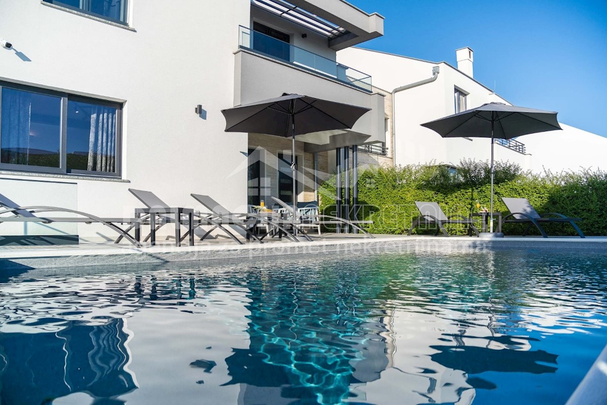 Zadar, Privlaka, luksuzna wellness vila z ogrevanim bazenom