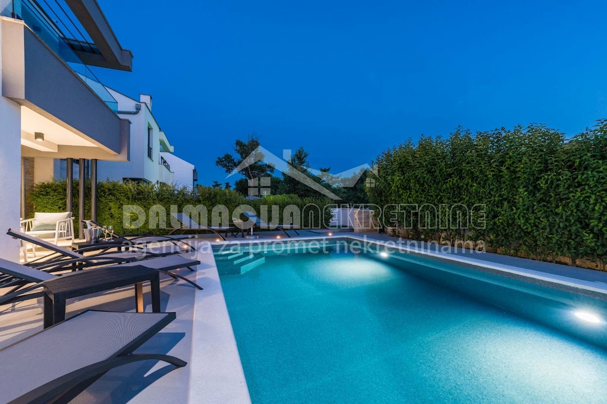 Zadar, Privlaka, luksuzna wellness vila z ogrevanim bazenom