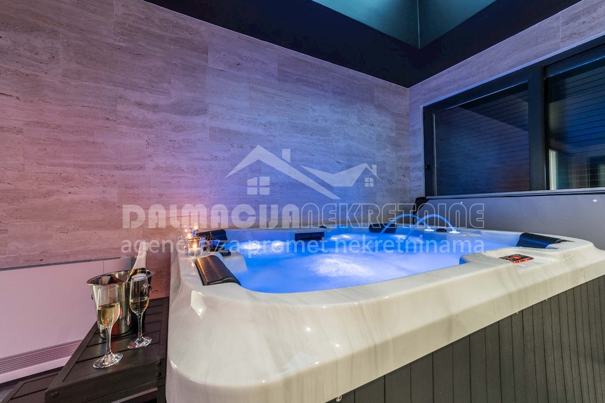 Zadar, Privlaka, luksuzna wellness vila z ogrevanim bazenom