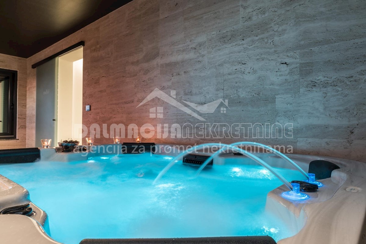 Zadar, Privlaka, luksuzna wellness vila z ogrevanim bazenom