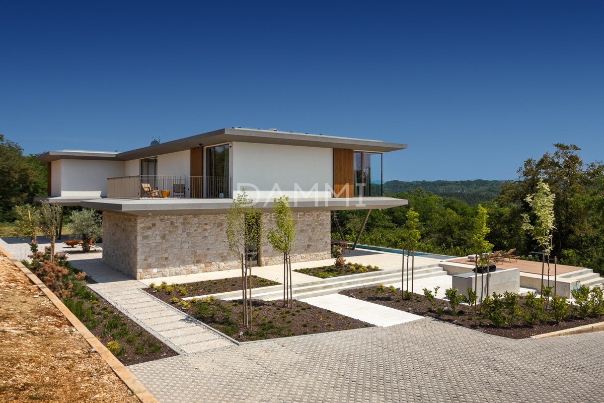 MOTOVUN, OKOLICA - Moderna vila z bazenom in wellnessom