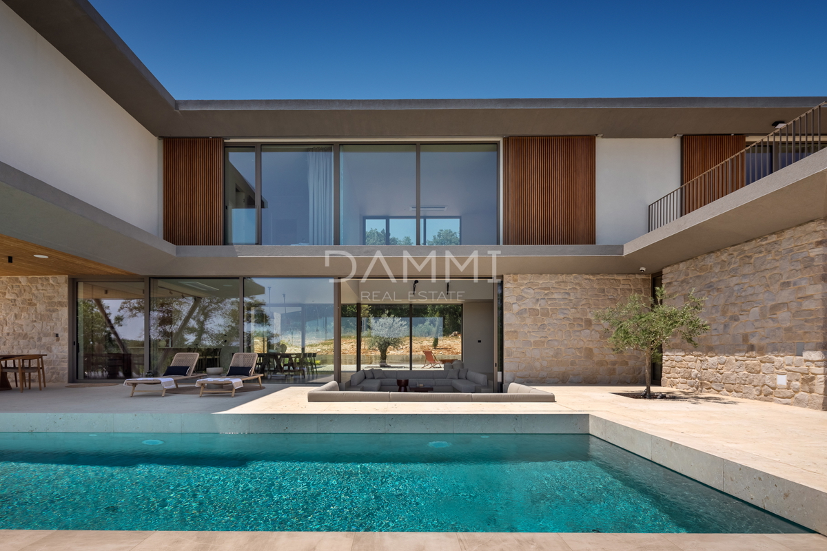 MOTOVUN, OKOLICA - Moderna vila z bazenom in wellnessom