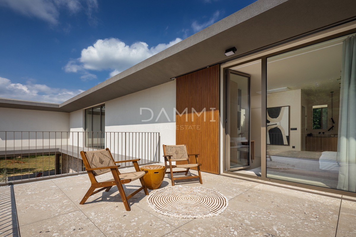 MOTOVUN, OKOLICA - Moderna vila z bazenom in wellnessom