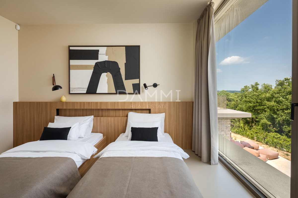 MOTOVUN, OKOLICA - Moderna vila z bazenom in wellnessom