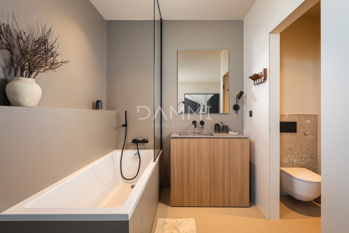 MOTOVUN, OKOLICA - Moderna vila z bazenom in wellnessom