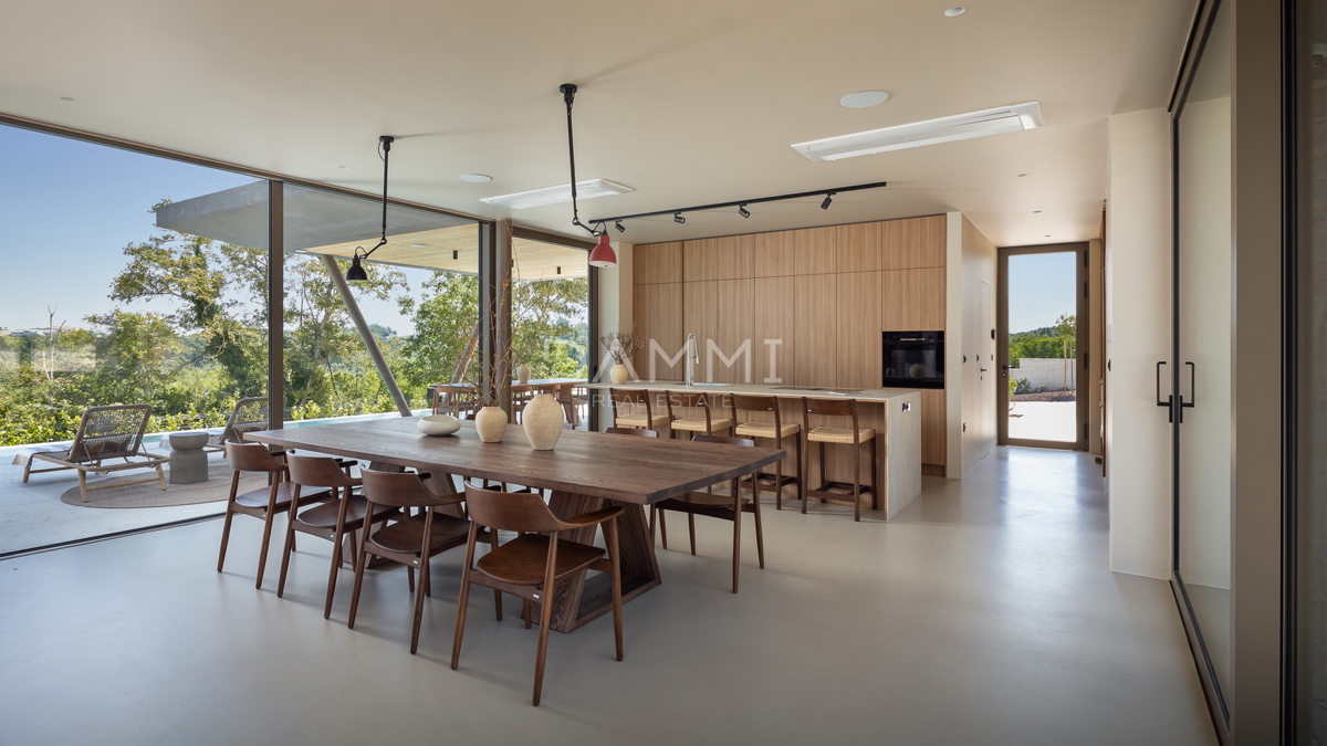 MOTOVUN, OKOLICA - Moderna vila z bazenom in wellnessom