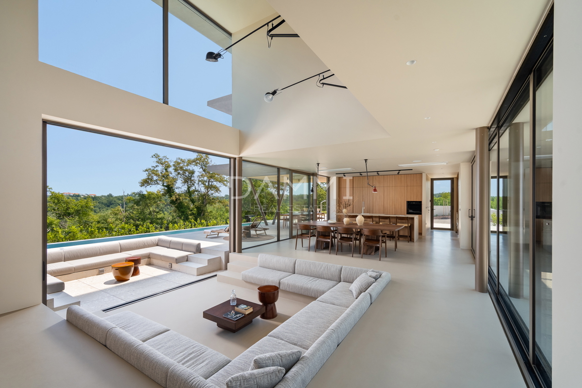 MOTOVUN, OKOLICA - Moderna vila z bazenom in wellnessom