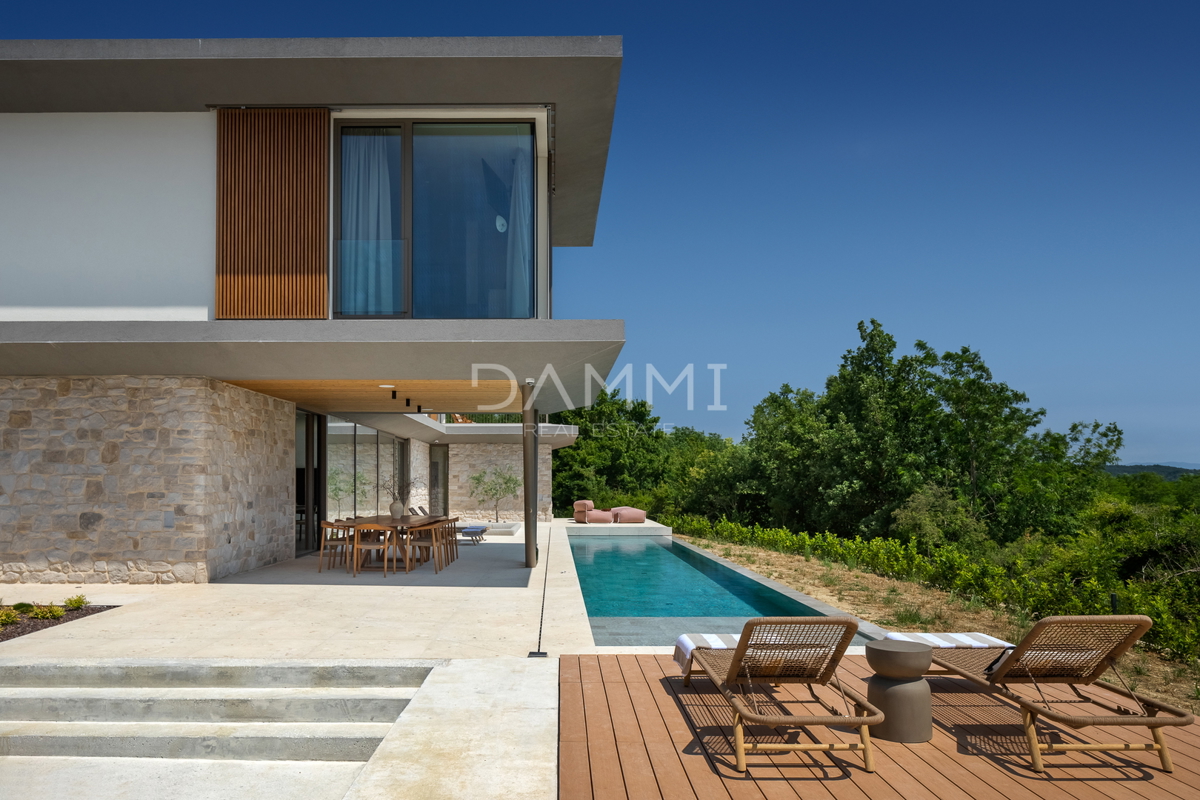 MOTOVUN, OKOLICA - Moderna vila z bazenom in wellnessom