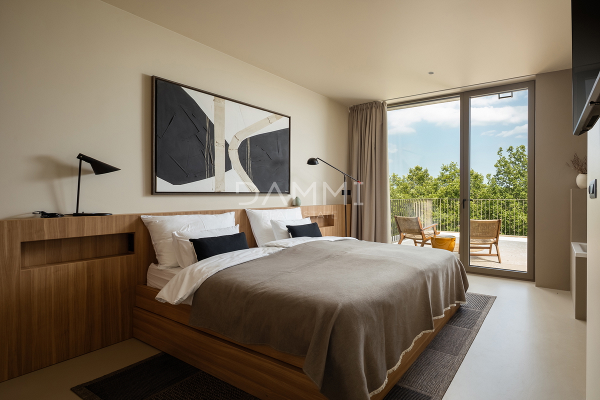 MOTOVUN, OKOLICA - Moderna vila z bazenom in wellnessom