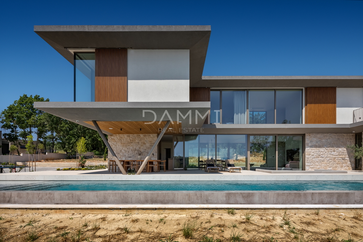 MOTOVUN, OKOLICA - Moderna vila z bazenom in wellnessom