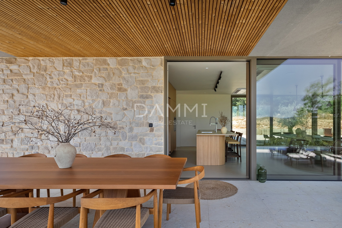 MOTOVUN, OKOLICA - Moderna vila z bazenom in wellnessom