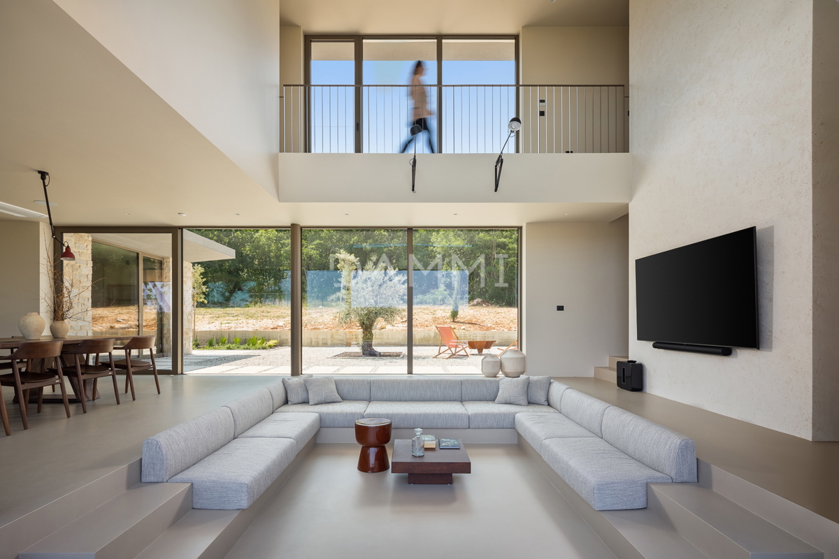 MOTOVUN, OKOLICA - Moderna vila z bazenom in wellnessom