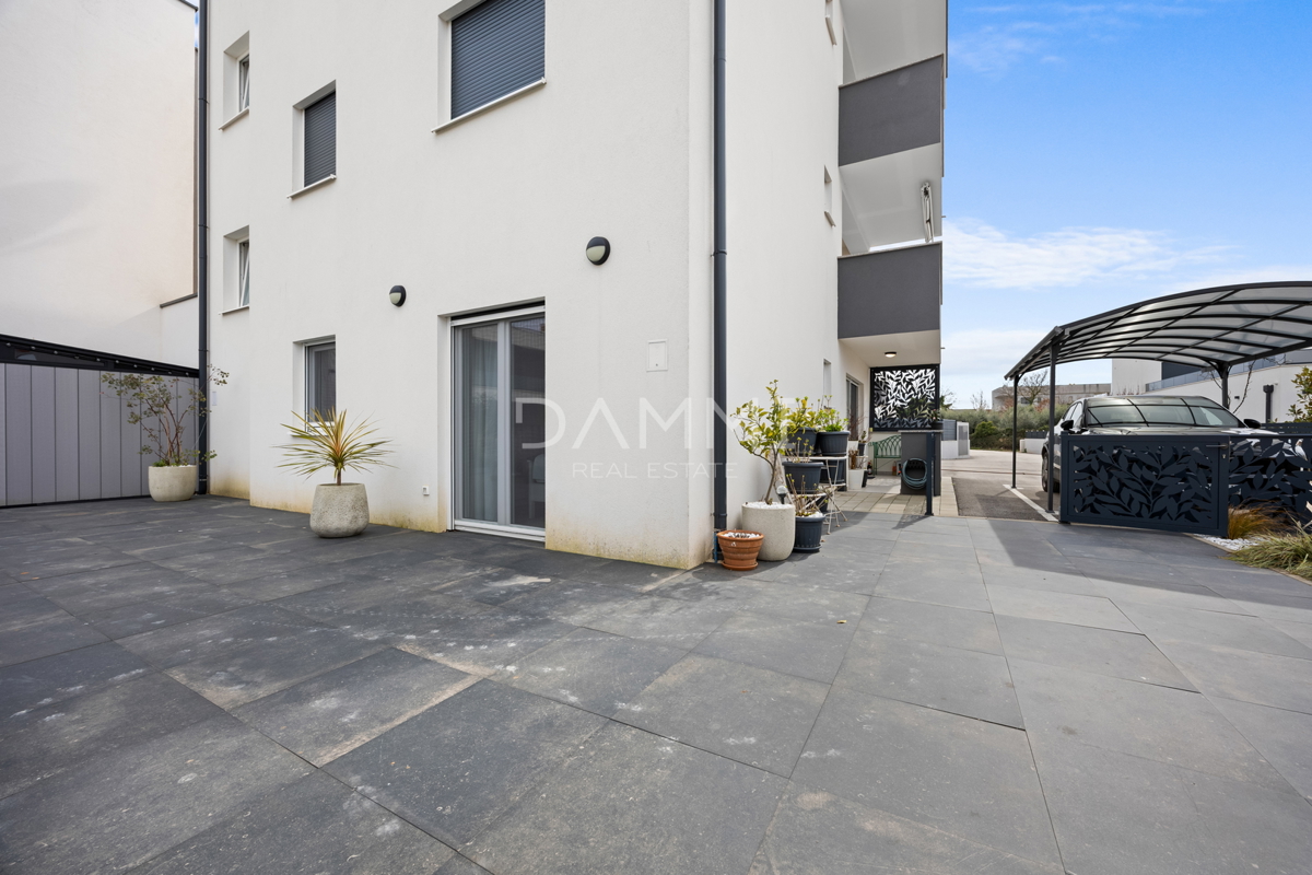 Istra, Medulin - luksuzno dvosobno stanovanje z vrtom, novogradnja