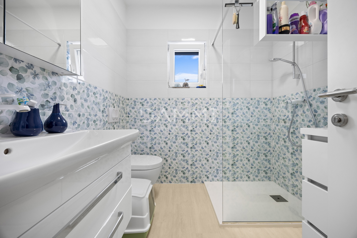 Istra, Medulin - luksuzno dvosobno stanovanje z vrtom, novogradnja